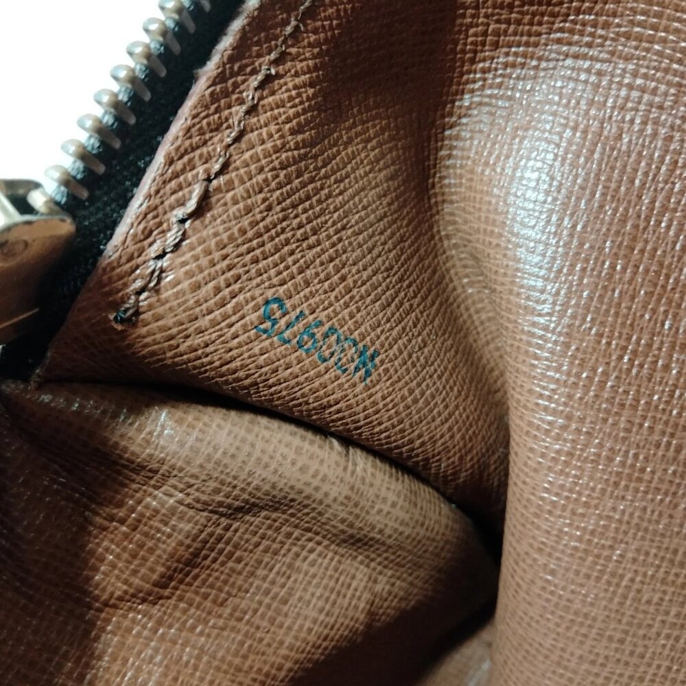 Louis Vuitton Papillon 26 Monogram Barrel Bag | Vintage LV Designer Handbag - Picture 10 of 11